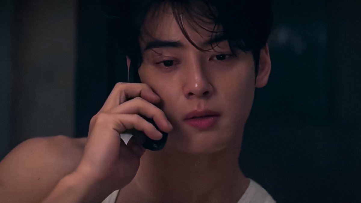 Salmantiss's tweet photo. obsessed with how eunwoo looks in this scene!! https://t.co/Bh4HTiMlhm