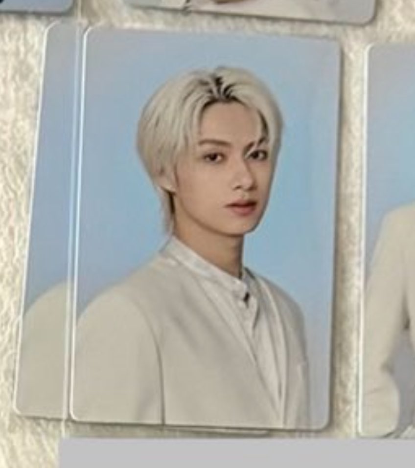 Min_Min00S's tweet photo. @SVT_13_carat_22 初めまして、検索より失礼いたします。
1枚目のディノを所持しております。
2枚目のジュンとの交換は可能でしょうか?ご検討いただけると幸いです。よろしくお願いいたします🙇‍♀️ https://t.co/M9xJESSvS9