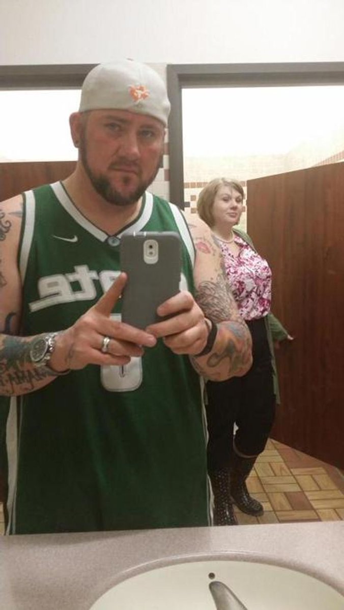 DarkGayming's tweet photo. This is why Is why I choose violence over pacifismthis why I choose a gun over mace. This is why I am Tranny Vs The World to keep cis scum like this out of our places.  This is a CIS MAN in the womens restroom. https://t.co/IxZO8WjEE8