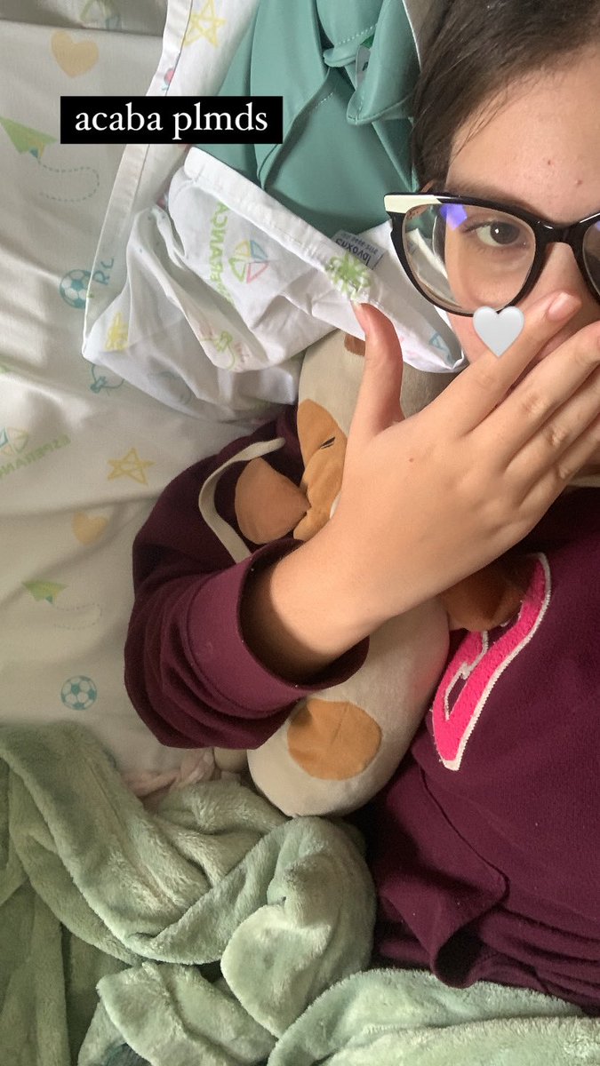 leninhachase's tweet photo. não deixaria fora da minha mochila DE JEITO NENHUM, meu cachorrinho de pelúcia (o de verdade tá dormindo ali), levo ele até quando vou pro hospital.
Queria que ele tivesse o poder da cura só de abraçar ele, seja emocional ou físico, todos merecemos isso 🤍
#HuntersWeek https://t.co/17dsYWXyXU