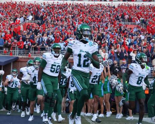 RocketRasheed's tweet photo. After a great camp and an even better conversation with Coach @CoachCarterTU, I’m blessed to receive an offer from Tulane University @GreenWaveFB💚🌊!
@Coach_Coats @CoachHooten @vypehouston @GPowersScout @samspiegs @247Sports @Rivals @Matt_Stepp817 @adamgorney @dctf https://t.co/a9lnnD5nCu