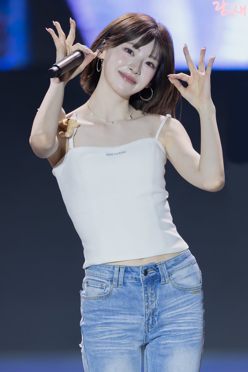 b1ueb1rdp1c's tweet photo. 260528 천안 상명대학교 축제 스테이씨 세은 #2
#스테이씨 #세은 #STAYC #SEEUN https://t.co/SXsFgb5hAQ