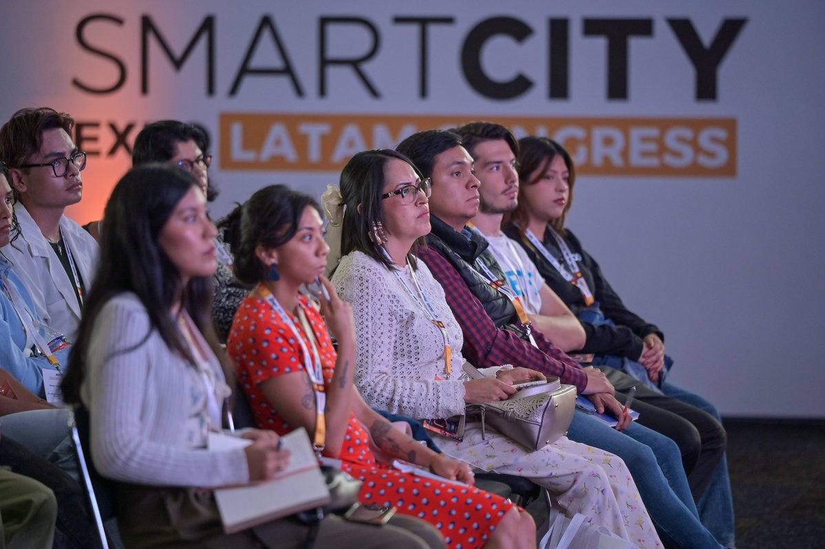 udlap's tweet photo. En el segundo día de actividades dentro de @SmartCityLATAM tuvimos la presencia del Dr. Benito Corona Vásquez, en el panel: "Agua urbana y resiliencia climática: gestión, riesgos y adaptación" con la plática ¿Cómo hacer una ciudad más resiliente en materia de agua? 
Es muy importante nuestra presencia en este tipo de eventos, ya que se tiene la oportunidad no solo de compartir conocimiento, sino de aprender de otras experiencias en Latinoamérica.  #UDLAP
