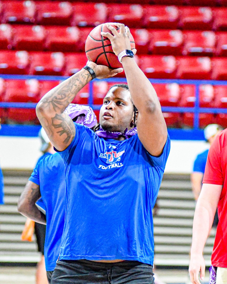 LATechFB's tweet photo. Football guys take on knockout 🏈🏀🥊

Don’t worry, we took our cleats off @LATechHoops @LATechWBB https://t.co/q2FlEPe5iY