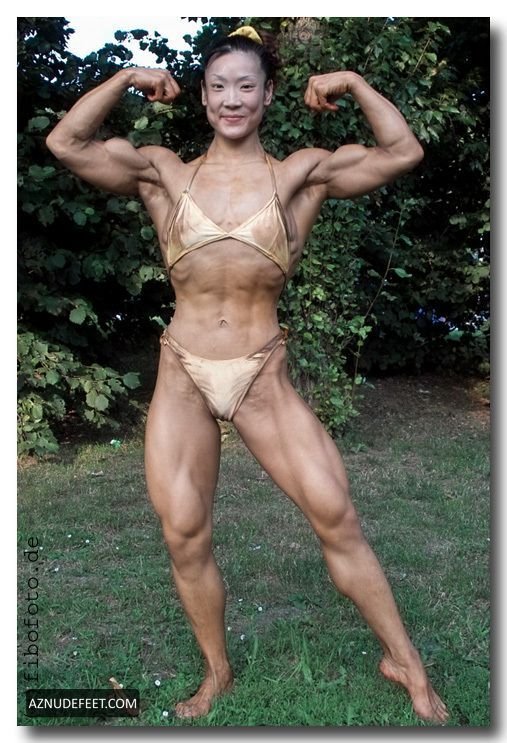 HeartDare2's tweet photo. Lily Cao, used to jerk off on her flexing pics when I was in the college 😭😭😭. Never tired to wank with her sexy physique 😍 https://t.co/E6AWNY1na7