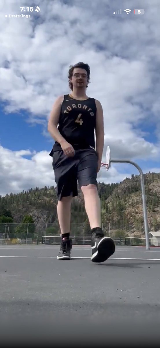 KevHaynes_'s tweet photo. @MoustacheBarnes @PenixBurton Even you now, bro you are a couch potato like purely unathletic… I would be mad at myself if I was built like this https://t.co/FxqSB6ChR7