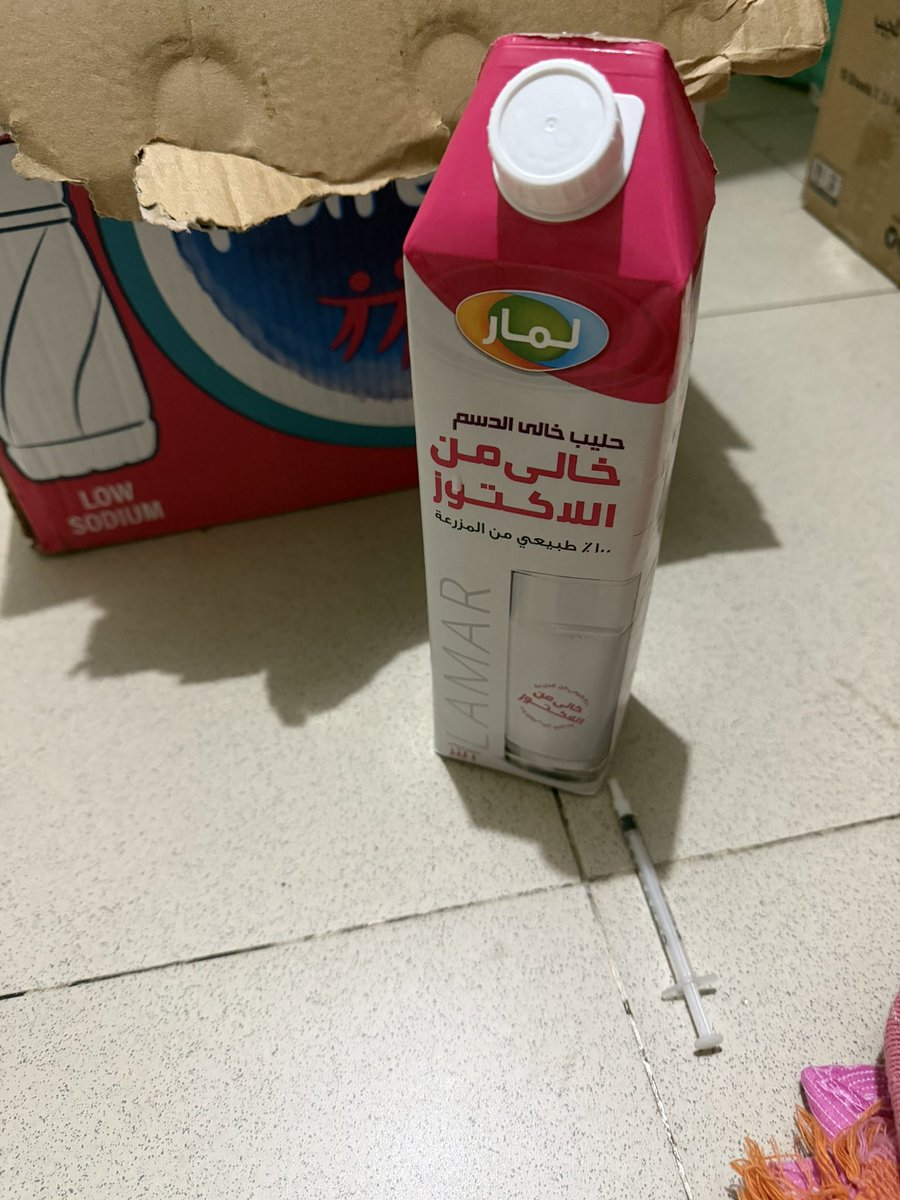 Abdlrahmanhadad's tweet photo. حد في شارع الصيدلية سرب القطط دول من أمهم و لسة مفتحوش عينهم أصلا و احنا مش لاقيين أمهم، رماهم في كرتونة في الشارع، و عمال أرضع فيهم 🙃
هي الناس مالها بجد؟ 
هم ازاي مستنيين ��ياتهم تتحسن ولا يلاقوا رزق و هم بالقسوة ديه؟ ما تستاهل تجوع زي ما جوعت روح ثانية ملهاش صوت! https://t.co/Pd6s6El72g