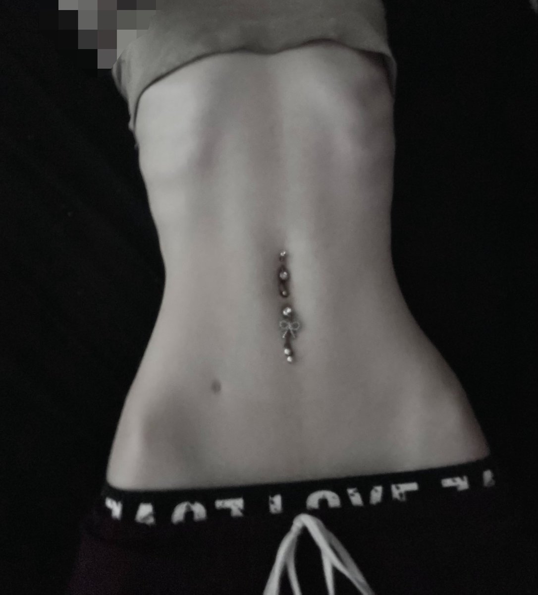 acheydream's tweet photo. “extreme anorexia” but seeing me in public, no one would bat an eye. how come i look so normal?? https://t.co/EOZzr6p7vp