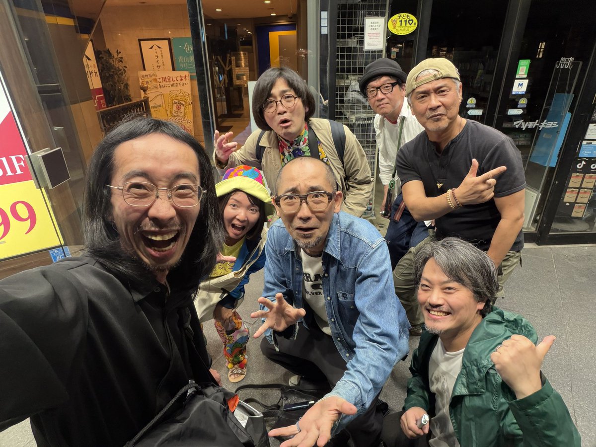 gintykobayashi's tweet photo. 昨夜は『月見ル怪談2026』にお越しいただきありがとうございました！　グッとくる出演者の方々に僕のつたないトークを介護してもらったので、なんとかできたのでは……。こっそり観にきた平山夢明さんが打ち上げで披露してくれたお話がクレイジーすぎた事も記しておきます！ https://t.co/icmlQQrSw4
