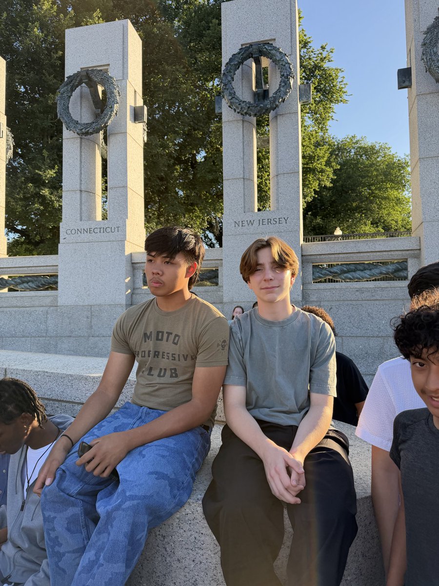 HackMSTigers's tweet photo. World War II Memorial 🇺🇸⛲️ https://t.co/khqFDzoY20