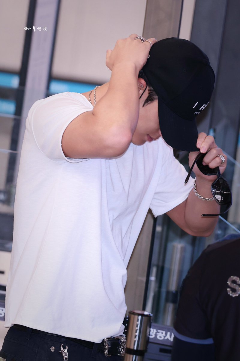 seventeen_1234_'s tweet photo. #민규 #MINGYU 
#김민규 #金珉奎 #ミンギュ
#세븐틴 #seventeen 

260604 김포 출국 https://t.co/yuwdRvZVYJ