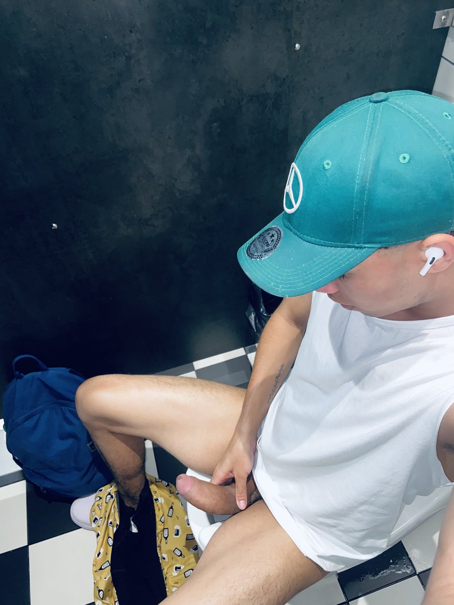 bryan_machetudo's tweet photo. ¿Me la quiere chupar? O quieres que te la meta 🤤🤤 https://t.co/9yzDnCESYZ