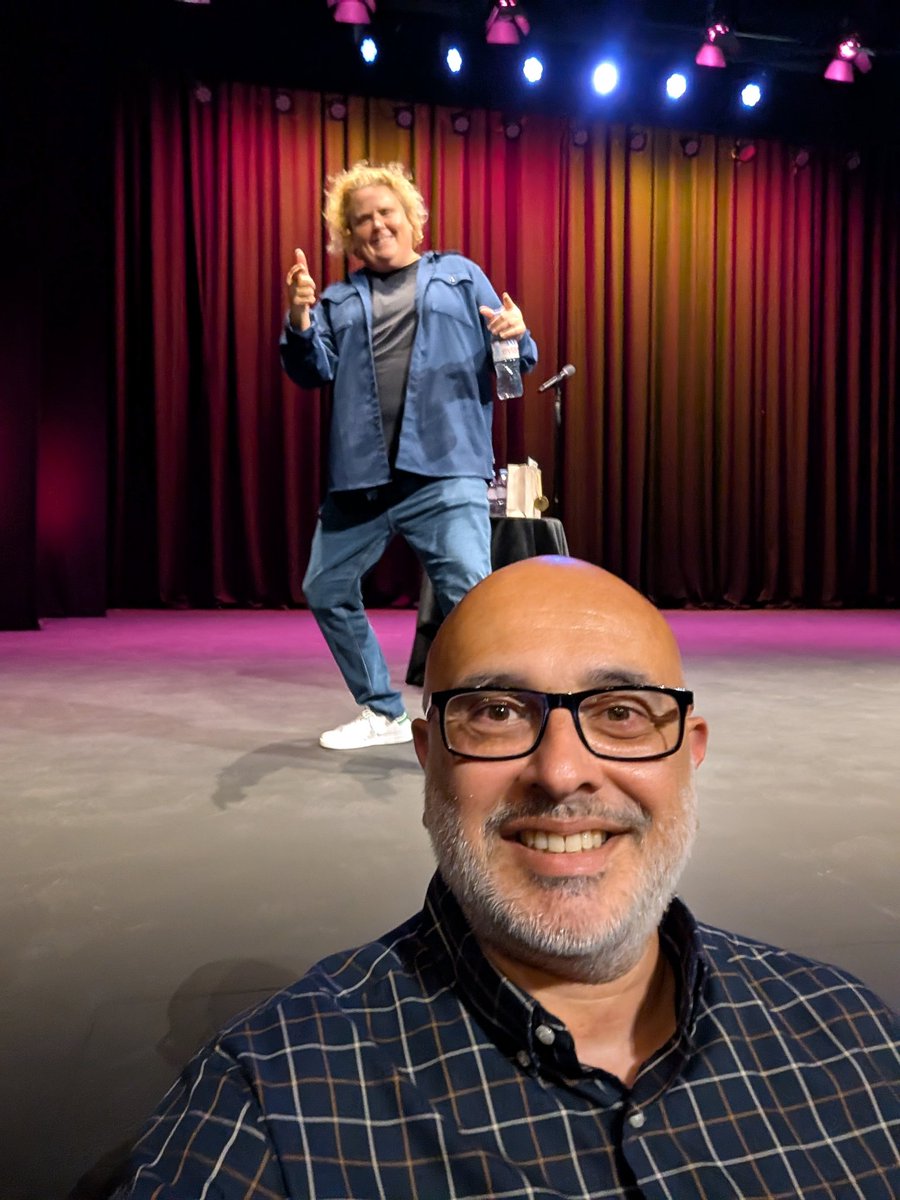 sachjoshi's tweet photo. Great night seeing @FortuneFeimster at the Hackney Empire https://t.co/nNmJJHrpMZ