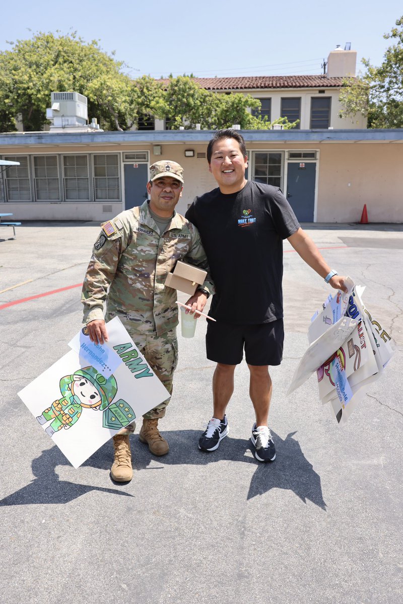 heallafdn's tweet photo. Next up from Heal LA’s Third Annual Career Day is John Hernandez 🫡

John joined the U.S. Army and shared his experiences in the military, the importance of education, and how dedication and hard work can help you achieve your goals. https://t.co/LCFOakPibl