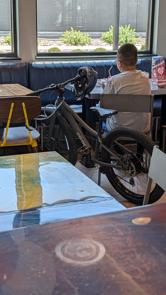 githigh's tweet photo. Have you ever lived in a place so rife with theft you had to lock your bike up inside a restaurant where you're sitting next to it? https://t.co/tldIVvwoPW