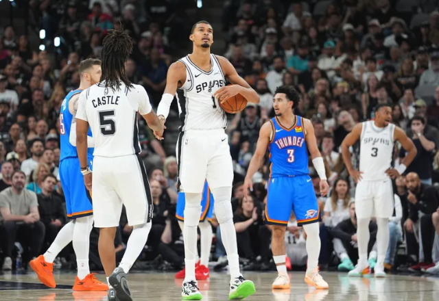 TheGameDayHoops's tweet photo. The NBA Finals Game 1 is about to tip off.

Check out our predictions and best bets for the Knicks vs the Spurs:
https://t.co/YXvJRjuHJr https://t.co/ggkkr3fnHs