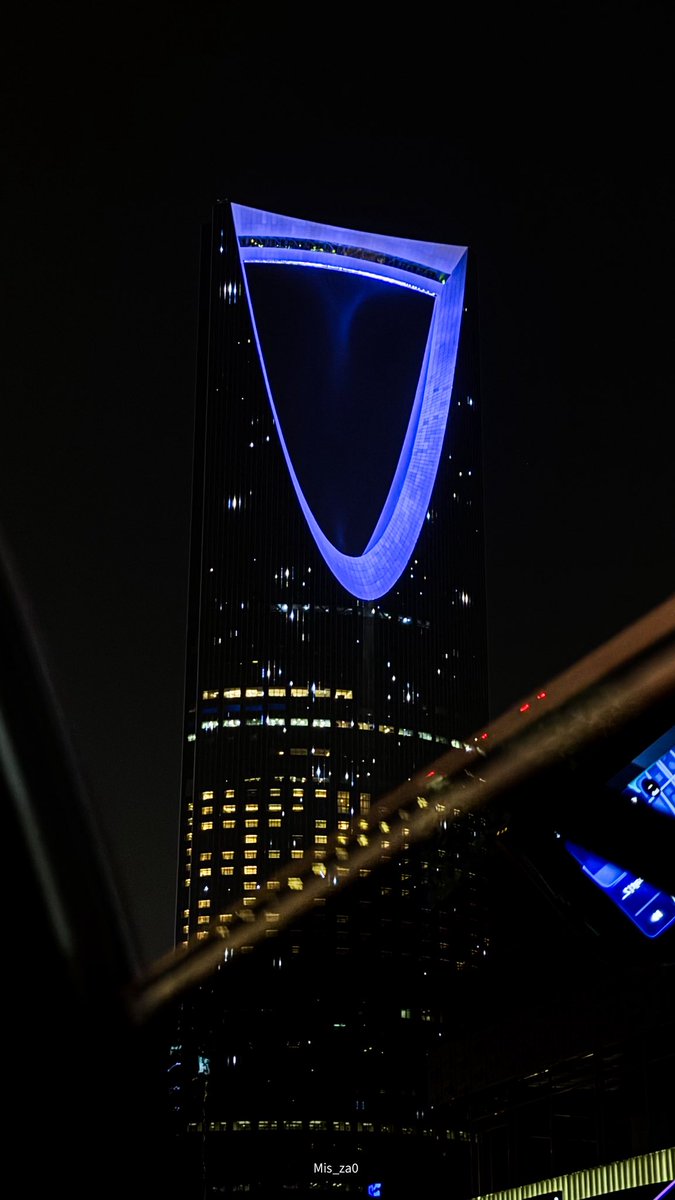 Mis_za0's tweet photo. بين زحمة المدينة ولمعان الأضواء، تبقى أبراج الرياض حكاية جمال ما تمل العين من تأملها🏙️🪄. https://t.co/5sO8ResZsN