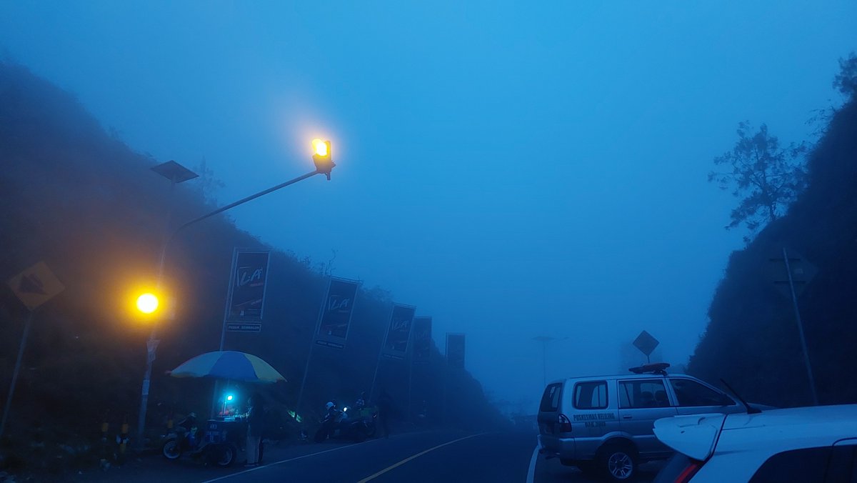Baltonara's tweet photo. Today's Photo Challenge: Fog

QP or Share a photo from a foggy day! https://t.co/ASKOpsgAW4