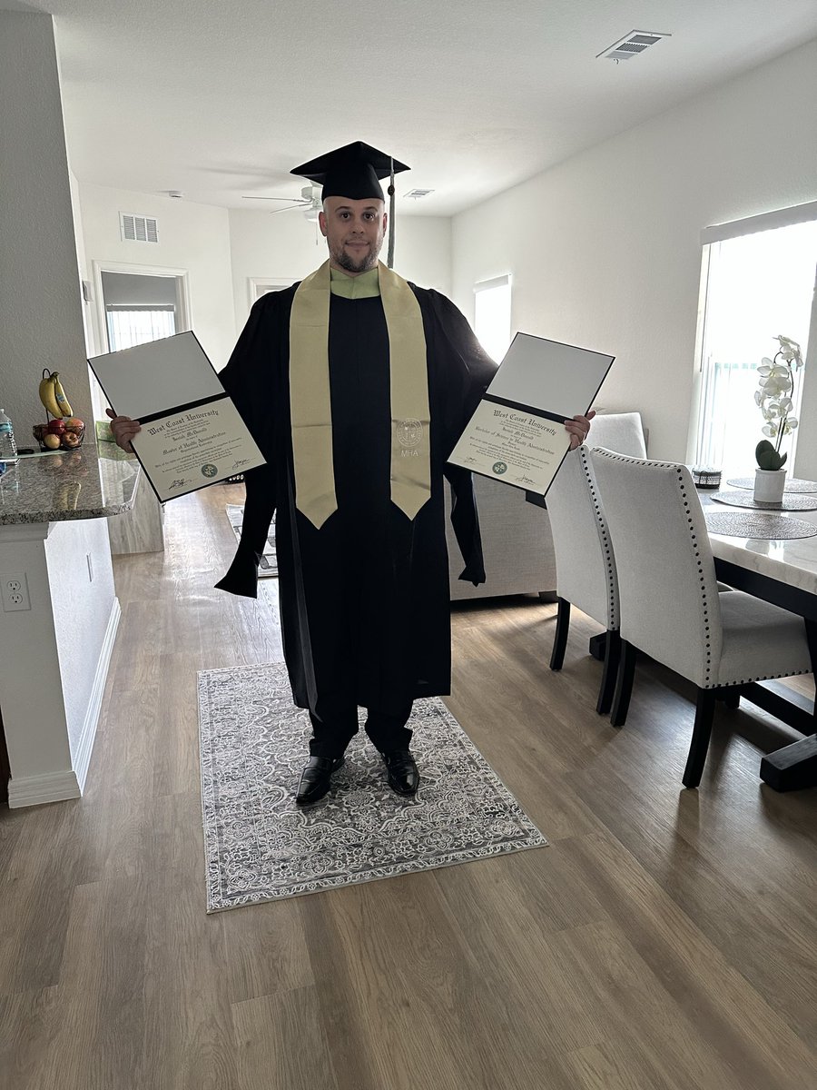 ridewithminaj__'s tweet photo. I DID A THING! 👨🏼‍🎓 📜 

#Graduation
#StayInSchoolBarbz https://t.co/m2jwSAAGhn