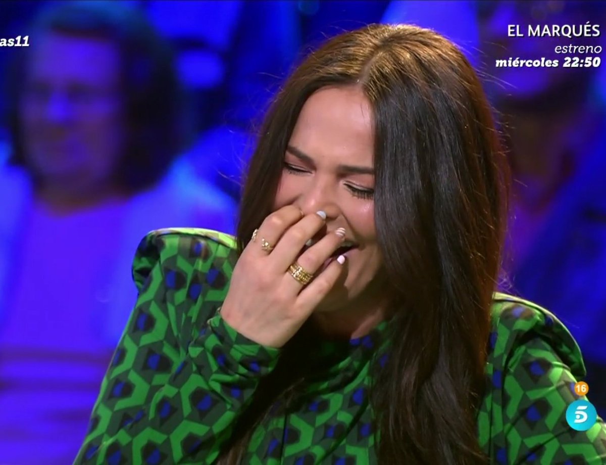 ConBatayPeineta's tweet photo. Leyla: q pregunto...si tiene futuro con el fuera?
Bayan: si cuando te vea se va a arrepentir
Yuli: no.. para q trajo la crema?
La cabeza de Yuli va a gasoil Cero dudas 
#LaIslaDeLasTentaciones20 https://t.co/r7JK5eJ106