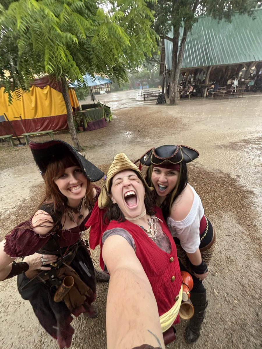kimleesi's tweet photo. ⚔️FIRST EVER REN FAIRE - COMPLETE! ⚔️

It's a pirate's life for me, savvy? Charted a course to my first Renaissance Faire this year! Didn't realize how much I needed to set sail and seas the day with an amazing pirate crew!    ☠️ https://t.co/5wuPExNHmm