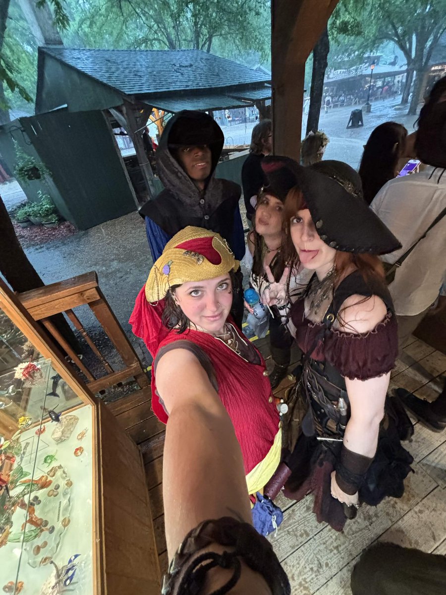 kimleesi's tweet photo. ⚔️FIRST EVER REN FAIRE - COMPLETE! ⚔️

It's a pirate's life for me, savvy? Charted a course to my first Renaissance Faire this year! Didn't realize how much I needed to set sail and seas the day with an amazing pirate crew!    ☠️ https://t.co/5wuPExNHmm