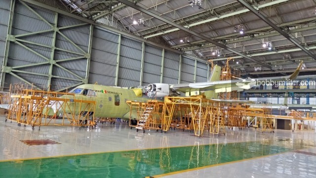 DeltaDagger3's tweet photo. @Tsar_Rus2206 @DuyOnlylight656 @kingsh0kch3k @0bserver4 Most of CN-295 components are made by PTDI and Airbus as it was a joint venture. N219 is mostly made locally, only the engine and avionics are from abroad, as is the case with many aircraft. Hell, even Gripen still rely on foreign supply for the engine, radar, and some avionics. https://t.co/TDvPpvDSbG