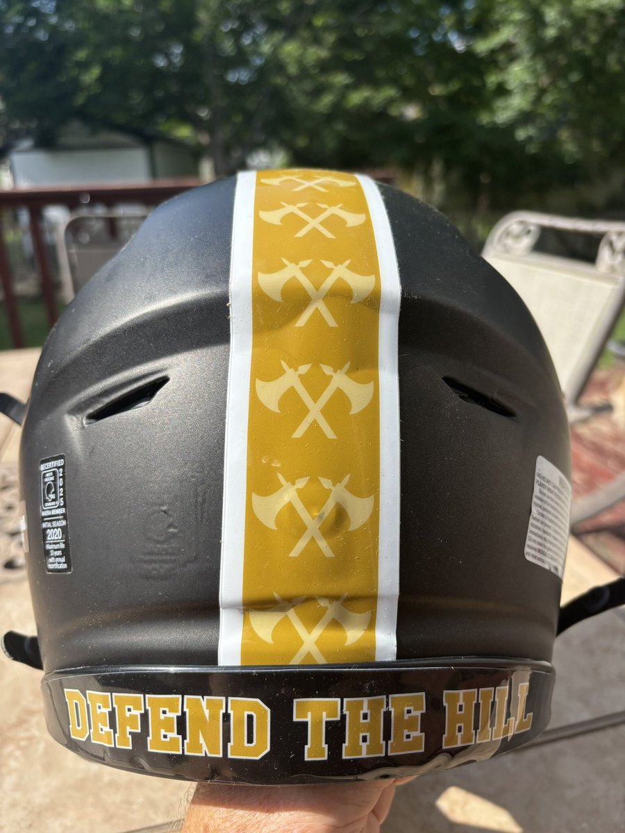 JerryQuickel's tweet photo. ‼️New Lid!‼️St. Olaf College Oles! @StOlafFB plays @d3football @D3FBHuddle out of @MIACathletics in Northfield Minnesota! Thank you @JamesKilian for this beautiful addition! This is D3 helmet #103 and #663 overall! What a fantastic lid! #OlePride #UmYahYah #d3fb https://t.co/AtVdfbjqsE