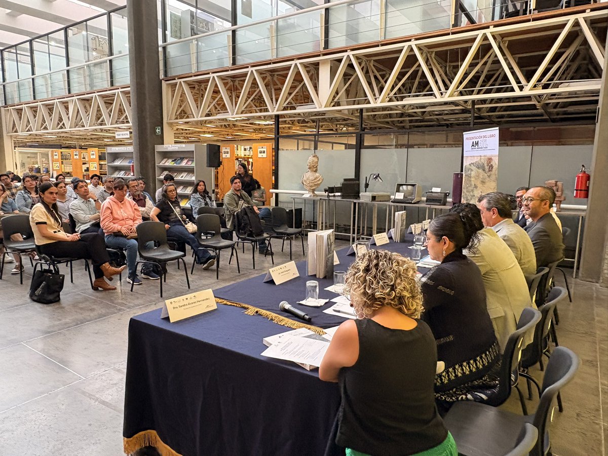 ConsejoAguaMX's tweet photo. Presentamos el libro “AMATL. Archivo, memoria y agua” en la facultad de arquitectura de #UNAM  @faunam_mx 

¡Gracias por la participación y asistencia de todos!

Pueden descargarlo en https://t.co/9W4w8akKDr

@cershi_unesco @conagua_mx @HelvexMx @raroma47 @jorgefuma @AguaCapitalOrg @archivociudad