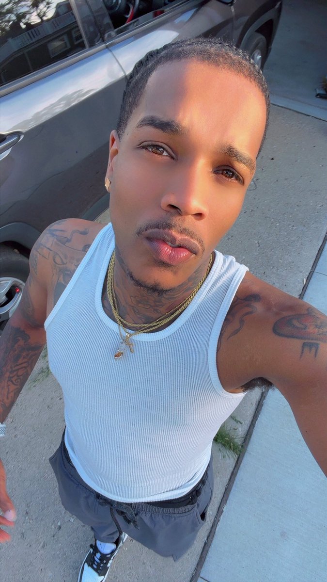 GoHard2310's tweet photo. Fresh Off The Clock.!! 💰🔒 #Detroit #moneymagnet #Blessed https://t.co/xCwRfRgQHP