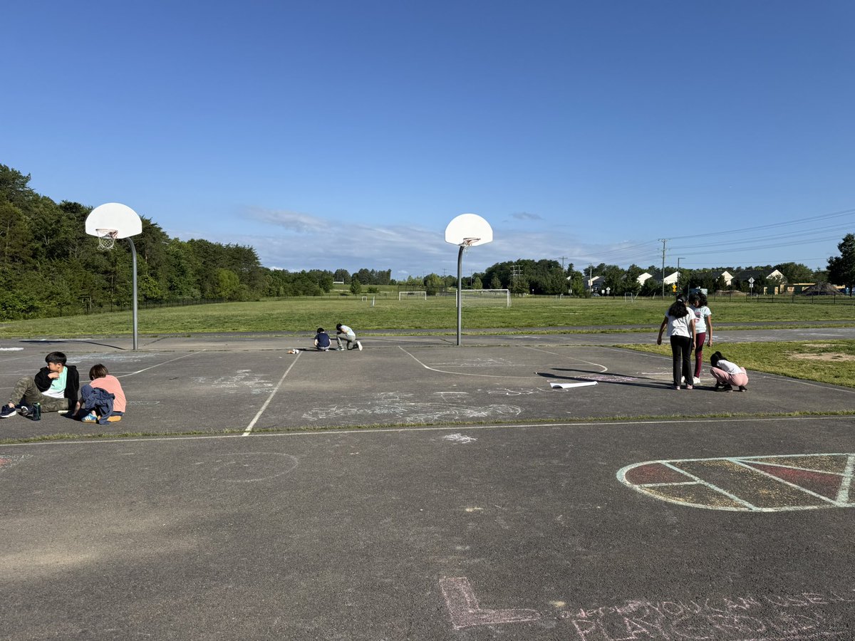 AshleySerafina's tweet photo. My 4th graders at @CardinalRidgeES have been illustrating with chalk during Guidance how to SOAR with LOVE at recess! Their drawings and creativity have far exceeded my expectations! 🥰😍 https://t.co/VuYLBBnb1D