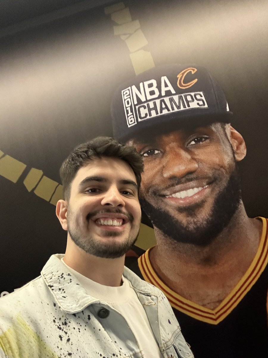 PerolasdaNBA's tweet photo. ENCONTREI O LEBRON NA NBA HOUSE

MEU GOAT
MEU ÍDOLO
MEU MUNDO

❤️❤️ https://t.co/LBpbuhvAM3