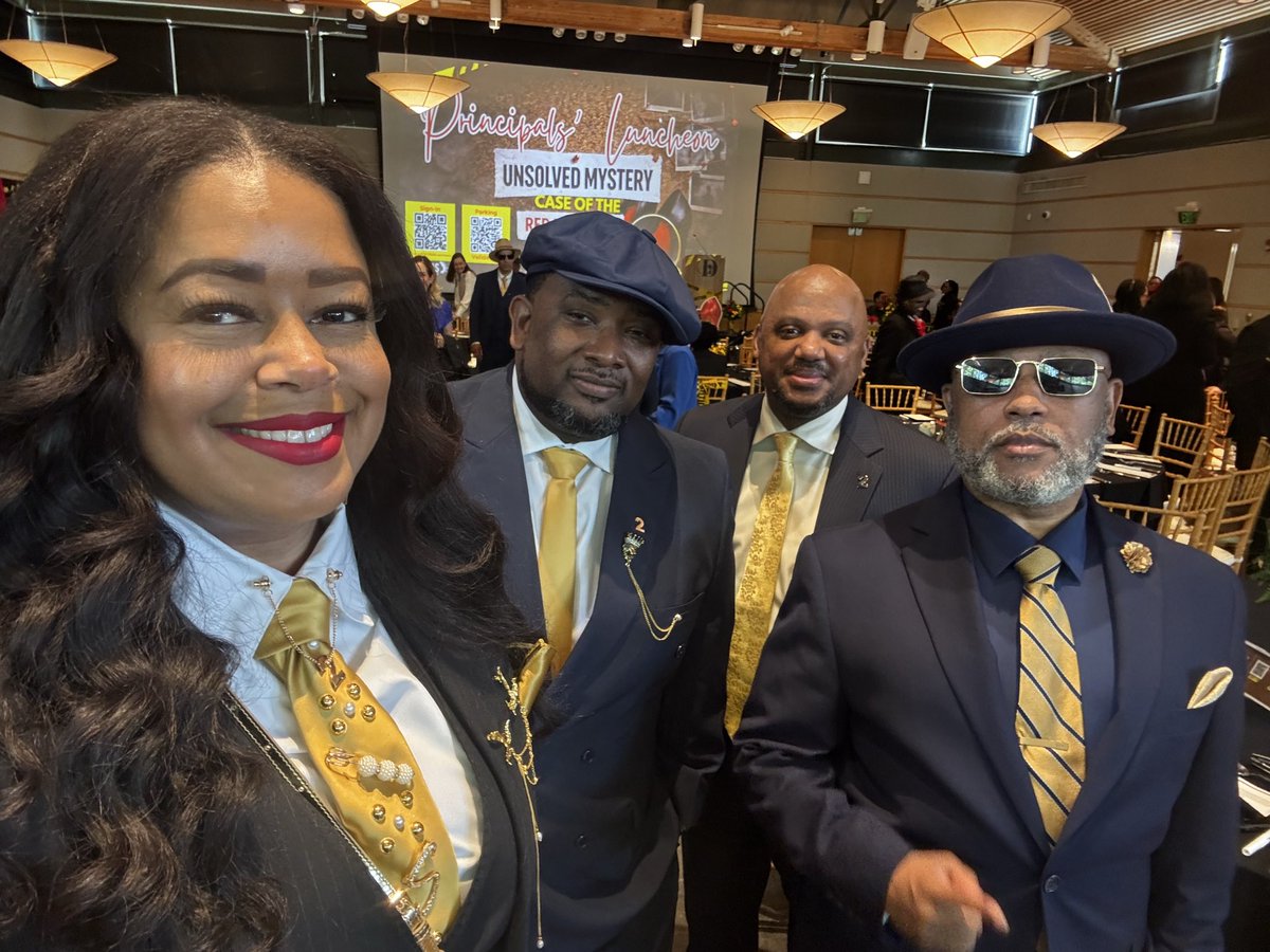 Tanya_N_Shelton's tweet photo. I always enjoy coordinating with my Region II peeps! A great end of the year principal meeting. @LEAD_DallasISD did a great job with the decor, mystery activities, and door prizes. Region II was charged with having gold accents! https://t.co/oSa2zelyoM