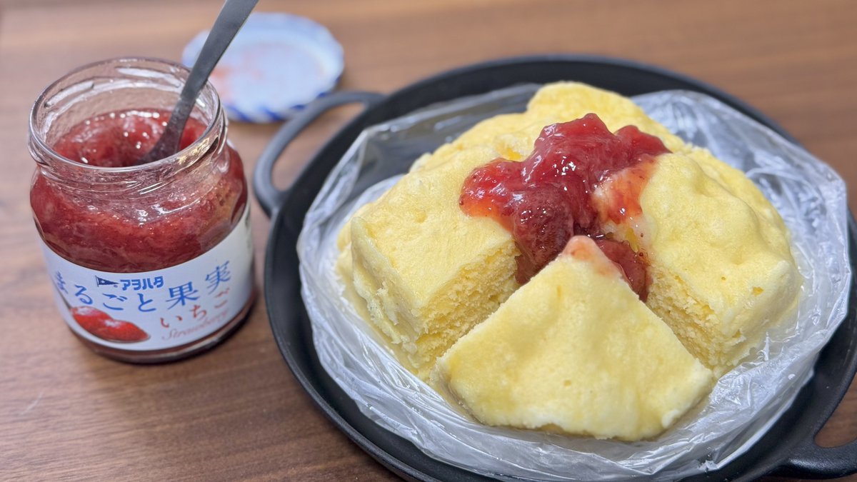 i_wrap_official's tweet photo. 今日は蒸しパンの日。

ホットケーキミックスを使った、
アイラップ蒸しパンはいかがでしょう？

簡単な上、余計な洗い物も出ないので、
思い立った時にすぐ作れます✨

【用意するもの】
・ホットケーキミックス…150g
・たまご…1個
・牛乳…100ml(写真のパック半分)

↓↓↓作り方はリプ欄へ↓↓↓ https://t.co/gxinrLttZI