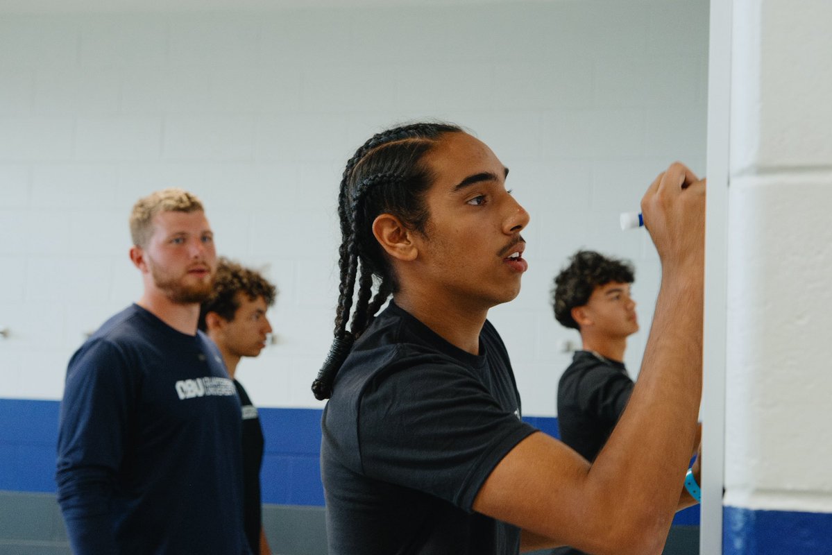 AllenTrieu's tweet photo. Recap from Quarterback University session:
- Four-star Donald Tabron continues strong off-season
- 2029 Deaken Johnson very impressive
- Under the radar 27s make their mark
- Impressive group of 2030s 
- Several receivers and a '28 TE stand out

https://t.co/MLofMk793J https://t.co/BumY49TYNs