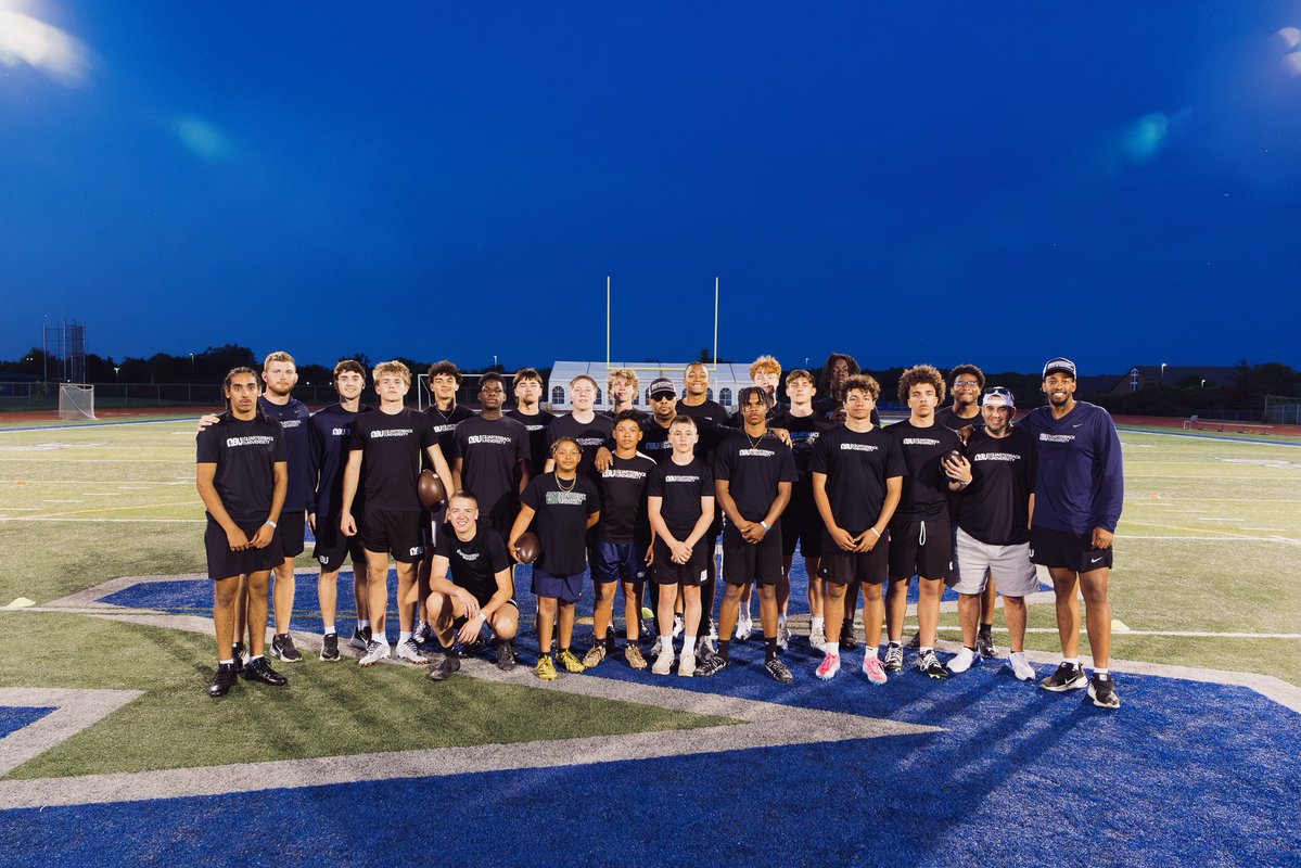 AllenTrieu's tweet photo. Recap from Quarterback University session:
- Four-star Donald Tabron continues strong off-season
- 2029 Deaken Johnson very impressive
- Under the radar 27s make their mark
- Impressive group of 2030s 
- Several receivers and a '28 TE stand out

https://t.co/MLofMk793J https://t.co/BumY49TYNs