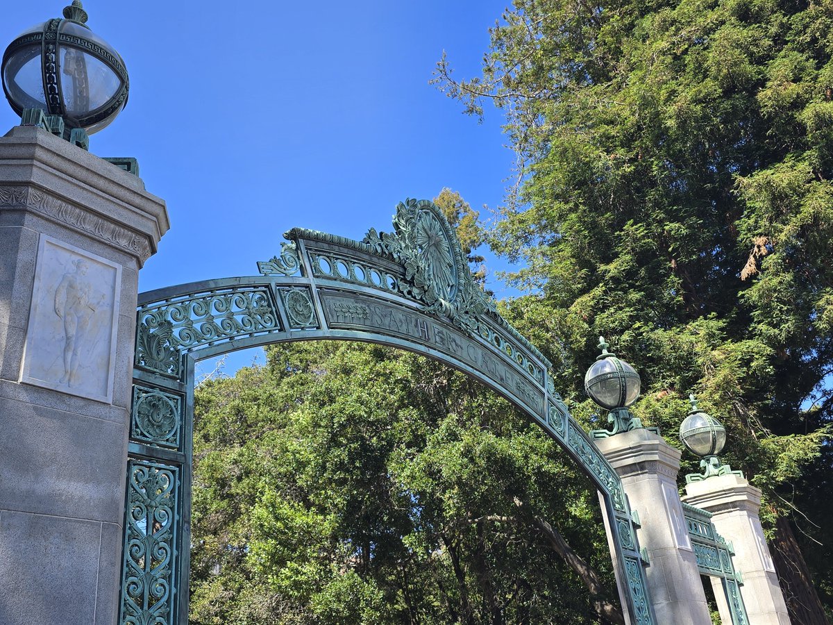 Win4Cal's tweet photo. More pictures from another gorgeous day on the breathtakingly beautiful UC Berkeley campus! https://t.co/2v1rJ1aESI