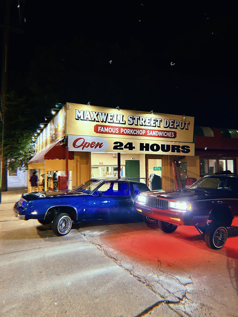 PapiPortaits's tweet photo. Chicago, Illinois.
No place like home.
#Chicago #Lowrider https://t.co/VhT1w3t70M