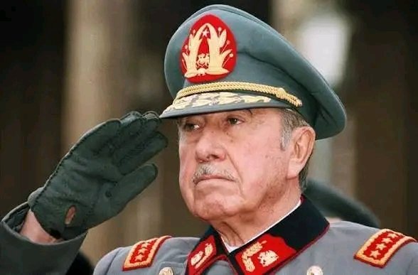 diegoescamillam's tweet photo. Estos dos señores también estaban "Firmes por la patria" https://t.co/xX3DNe6Noh