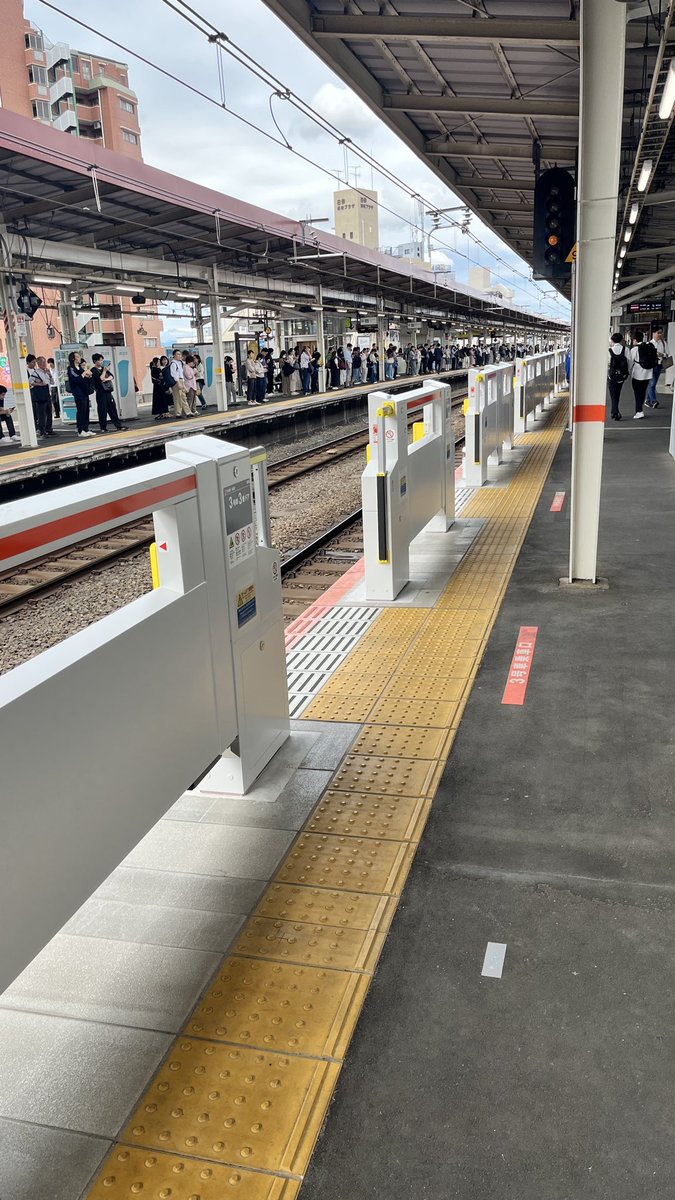 todogotodo's tweet photo. 西荻窪にホームドア設置中なようです。 https://t.co/ByrWl2YP1g