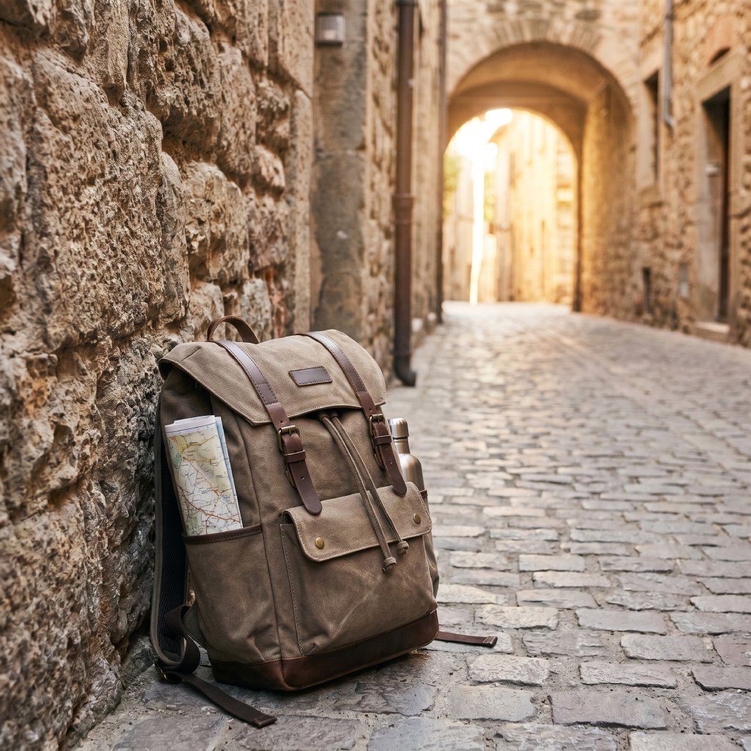 ChoosePack's tweet photo. The right one-bag backpack fits under a seat, holds a week of gear &amp; feels great all day. Here's how to find it 👇

🔗 https://t.co/mrdzoTanVK

#TravelBackpack #CarryOnBag #OneBagTravel #PackSmarter https://t.co/eErvg5ssHE
