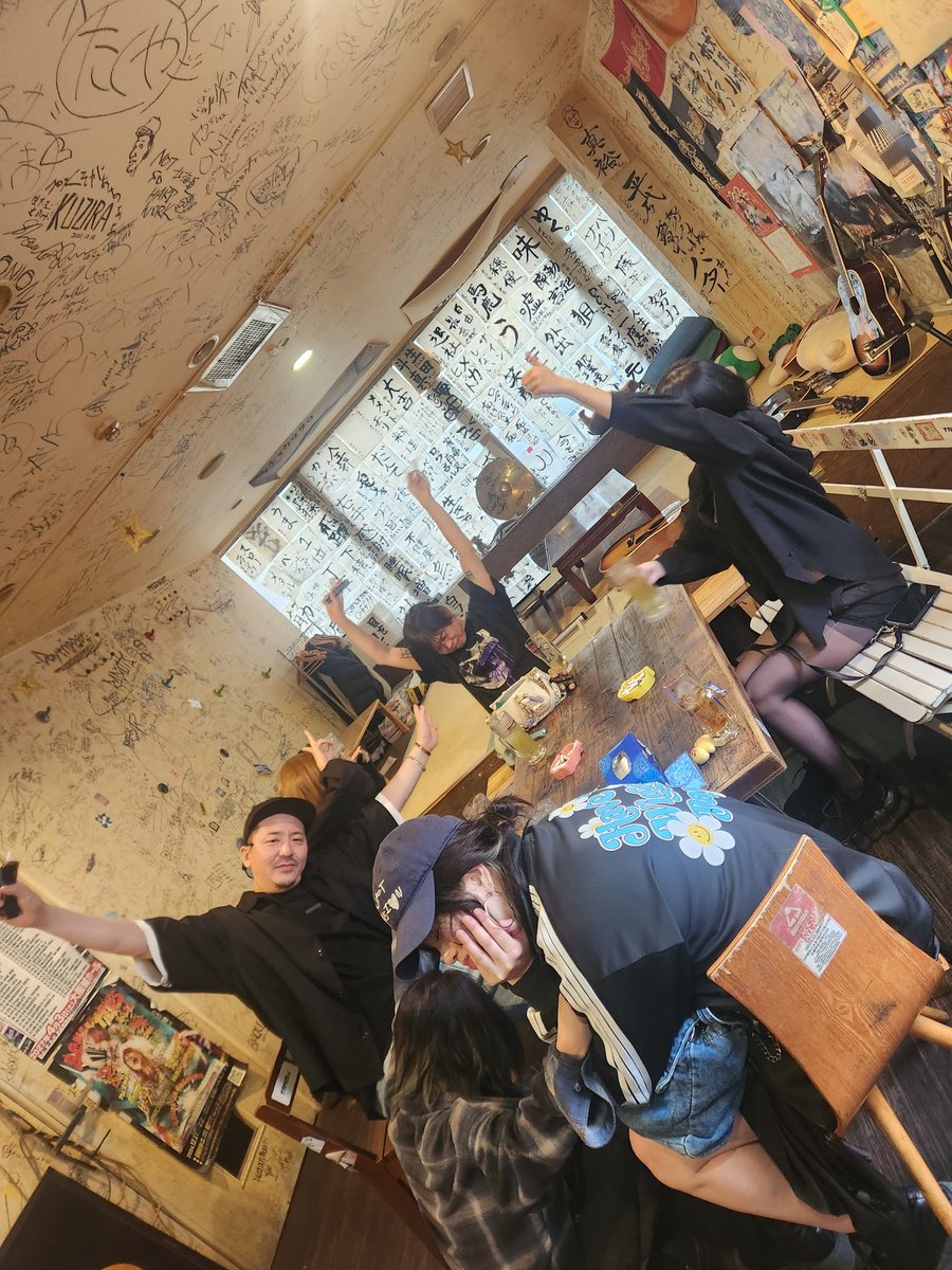 bye_ki's tweet photo. 今日もアメ村は元気ですっ(￣^￣)ゞ毎日おもろすぎ！！あーりー！！！ https://t.co/XwnEuAFRW6