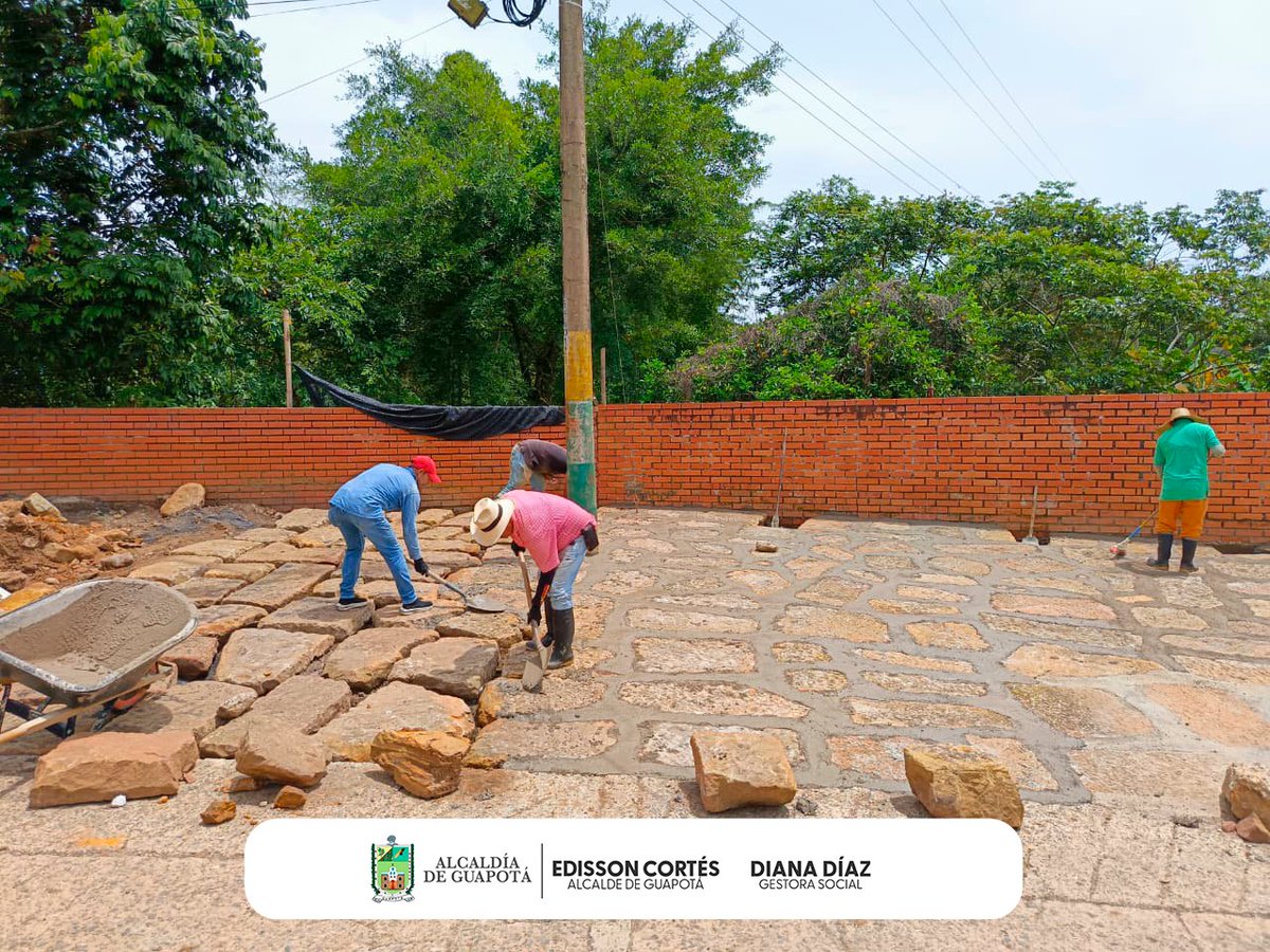 Guapota_S's tweet photo. En Guapotá el progreso no nace de las palabras, nace del trabajo unido de su gente. Hoy, con las manos llenas de esfuerzo y el corazón agradecido con Dios, seguimos construyendo un municipio que avanza, se embellece y progresa cada día. 
#guapotáprogresa https://t.co/FYN3tMVx4S
