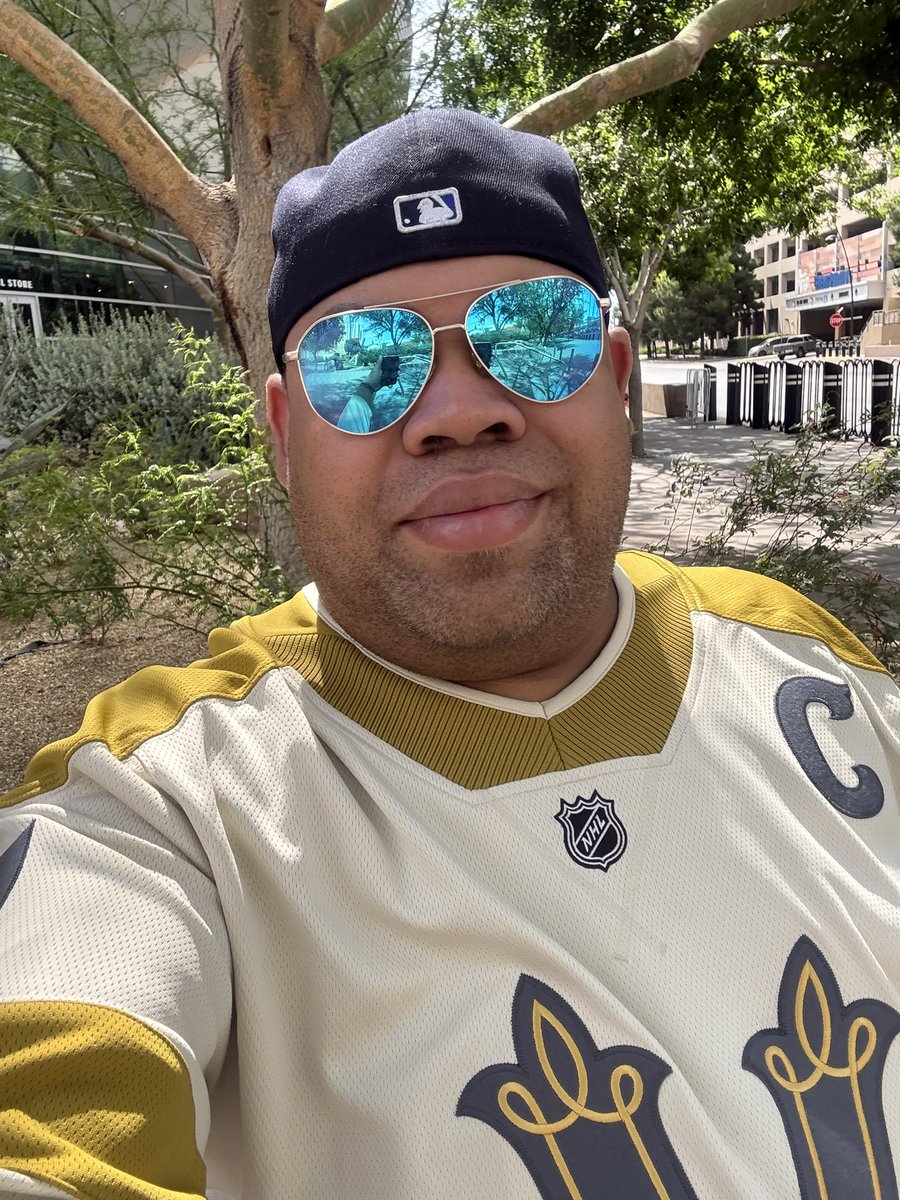 avh313's tweet photo. I'm in #Vegas finally https://t.co/wx6GaZ5cRe