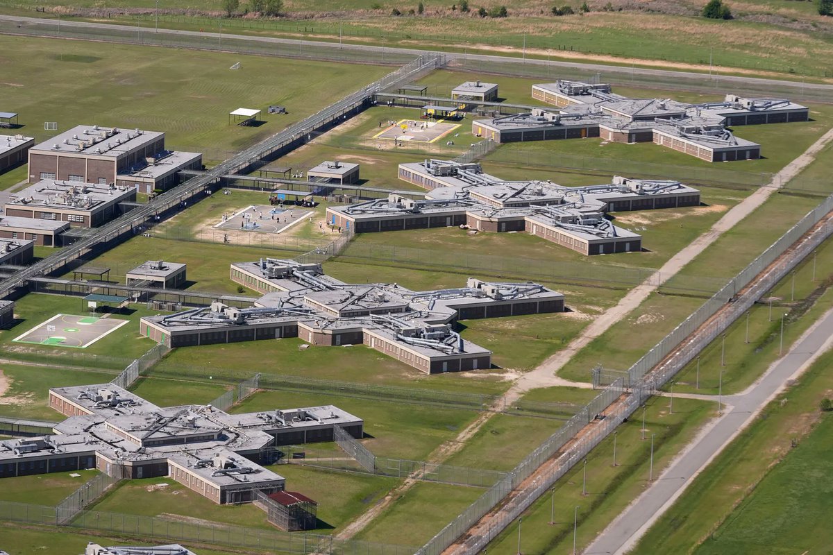 NickNehamas's tweet photo. NEW: Staff at an ICE facility in Louisiana mistreated immigrants, including one incident where an officer stabbed an inmate in the hand with a pen, the Homeland Security inspector general found. The watchdog's report provides a rare and candid look inside an ICE detention center. https://t.co/v84X7txRn6