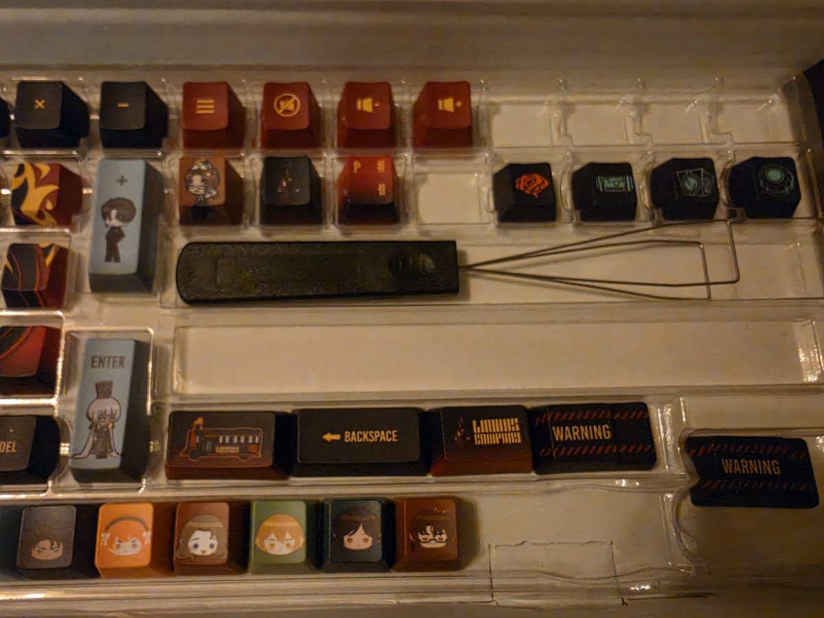 Signalice39's tweet photo. AND LAST BUT NOT LEAST THE BEST THING

A FULL ON KEYCAP SET AND MOUSE PAD

IM DONE NOW, SORRY FOR THE ENVY RES EVERYONE. https://t.co/WY2MEZ0k6j