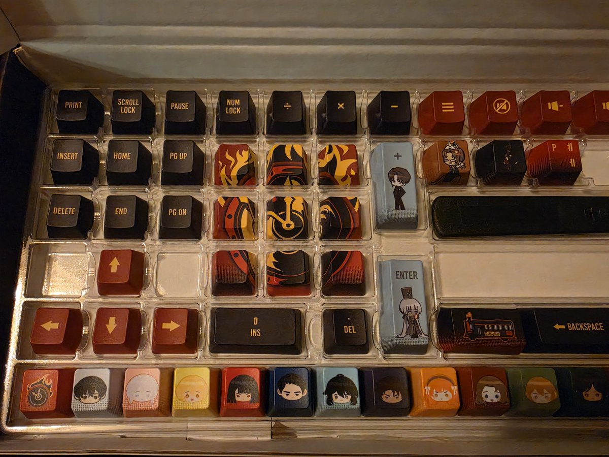 Signalice39's tweet photo. AND LAST BUT NOT LEAST THE BEST THING

A FULL ON KEYCAP SET AND MOUSE PAD

IM DONE NOW, SORRY FOR THE ENVY RES EVERYONE. https://t.co/WY2MEZ0k6j