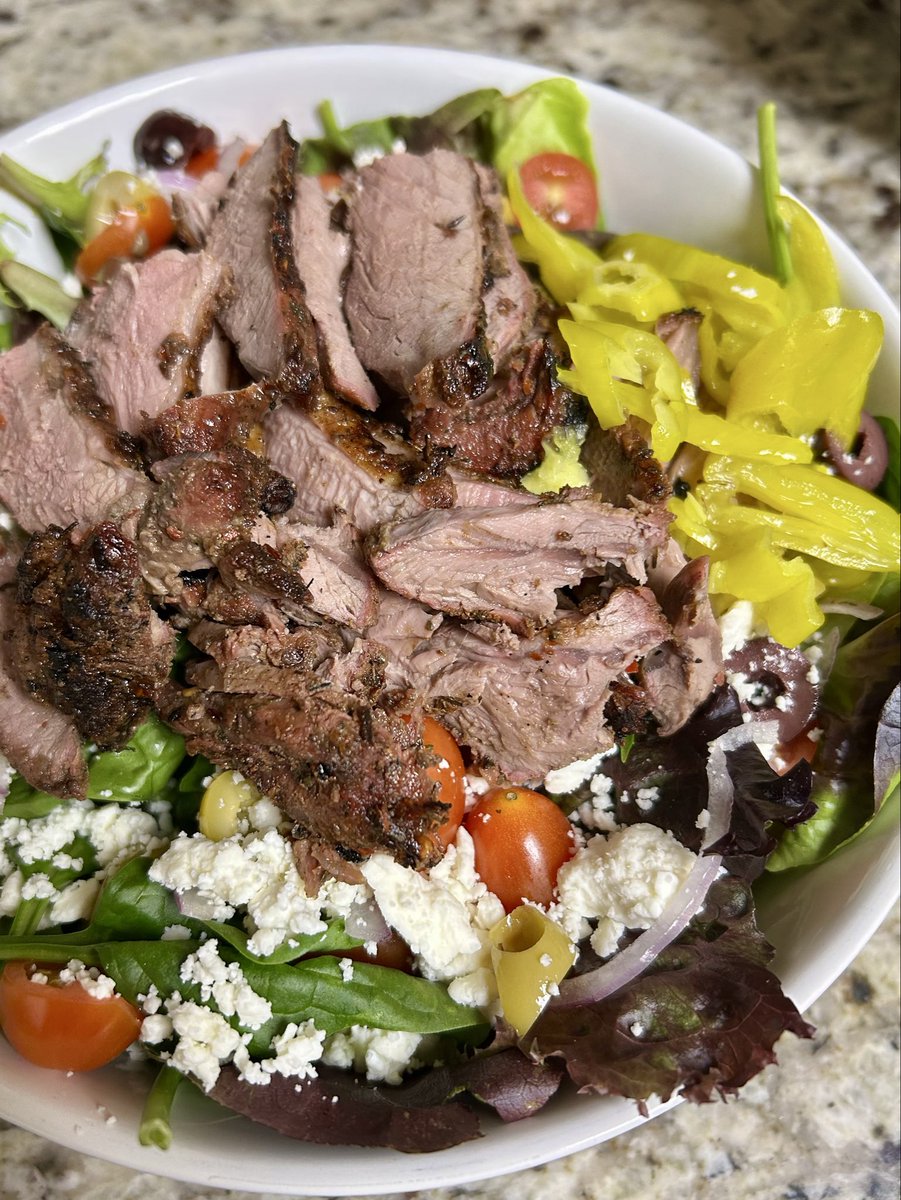eyebots's tweet photo. @FoodCourtFamous @JesTer396 We do the big salad 🤌 https://t.co/YKa6PNSoC7