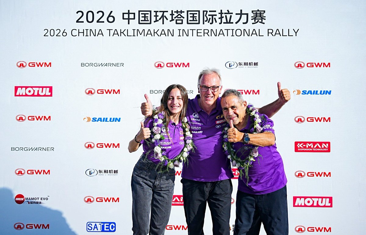 RGINTERNETPRESS's tweet photo. 🏁 Lafuente desafió al desierto 🏁
Sergio "Oso" Lafuente completó el exigente Rally Taklimakan 2026 en China junto a Rebecca Bussi, enfrentando calor extremo y miles de kilómetros de desierto.
Artículo Completo: https://t.co/b2ITK6805p 
WhatsApp: https://t.co/8mGQJchvWU https://t.co/kfbsoFxIqo