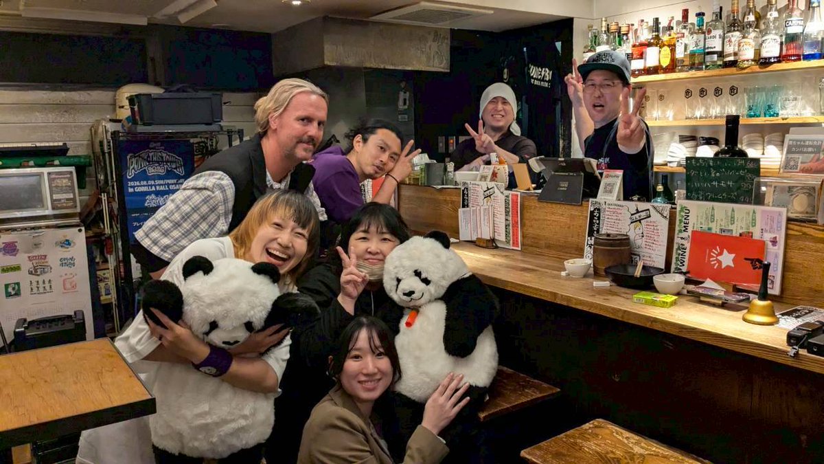 punksgoeson's tweet photo. 昨日は足元の悪い中来ていただきアンミヤです🤝🐼
毎回思うんだけど幸せな空間に感謝しかありません！
次も是非お願いします(￣^￣)ゞ

黒谷ギューン
修業僧ぴろぴろ
潤八(花団)
リノ
マギー

#PUNKsGOESON16
#ハハハ八王子ありがとうございました🤝 https://t.co/58fI377FzV